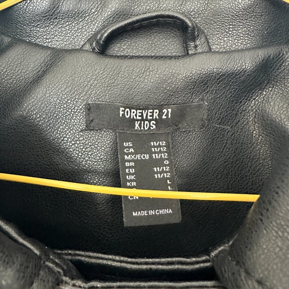FOREVER 21 KIDS MOTO JACKET BLACK FAUX LEATHER FULL ZIP POCKETS SIZE 11/12 - Picture 2 of 12